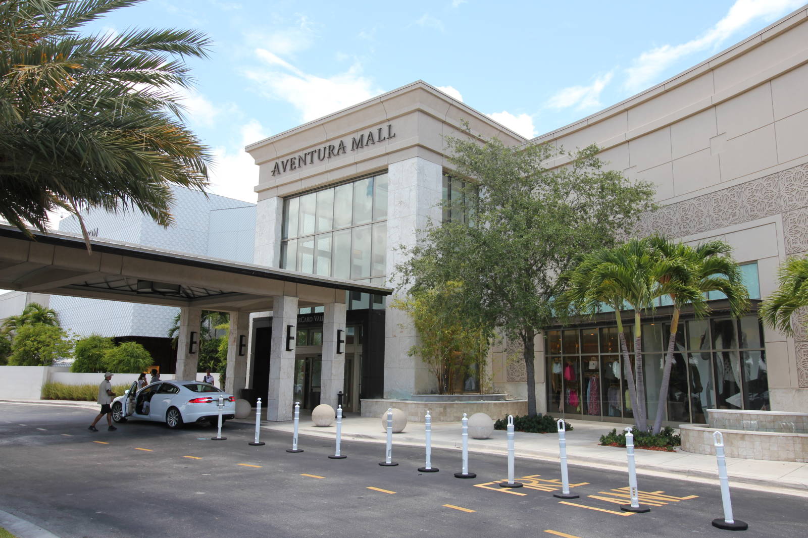 Aventura Mall Miami – The largest shopping center in Florida - AMG Realty